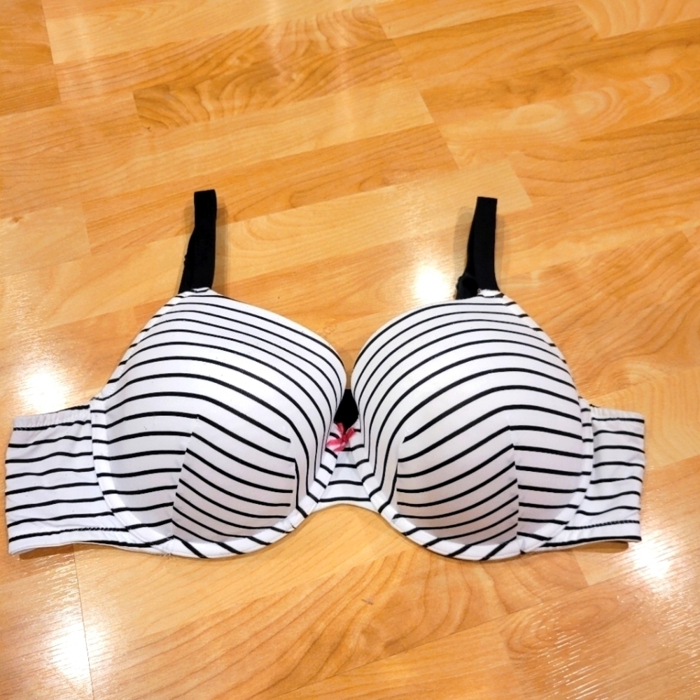 Cacique Lightly Lined T-Shirt Striped Bra Size 46C
